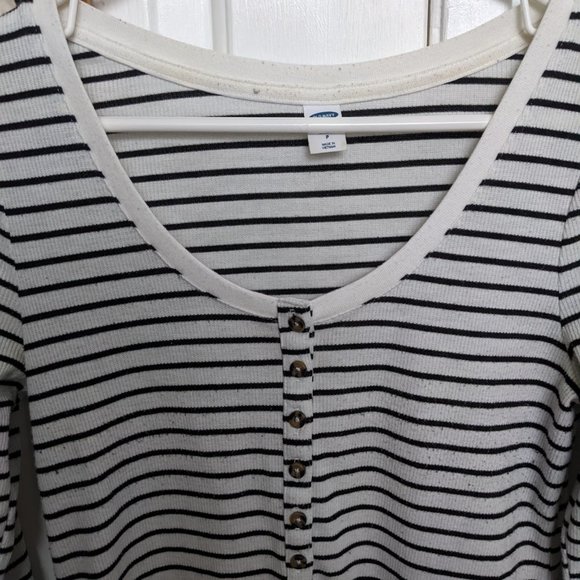 Old Navy Striped Scoop Neck Long Sleeve Size Small - Picture 2 of 4